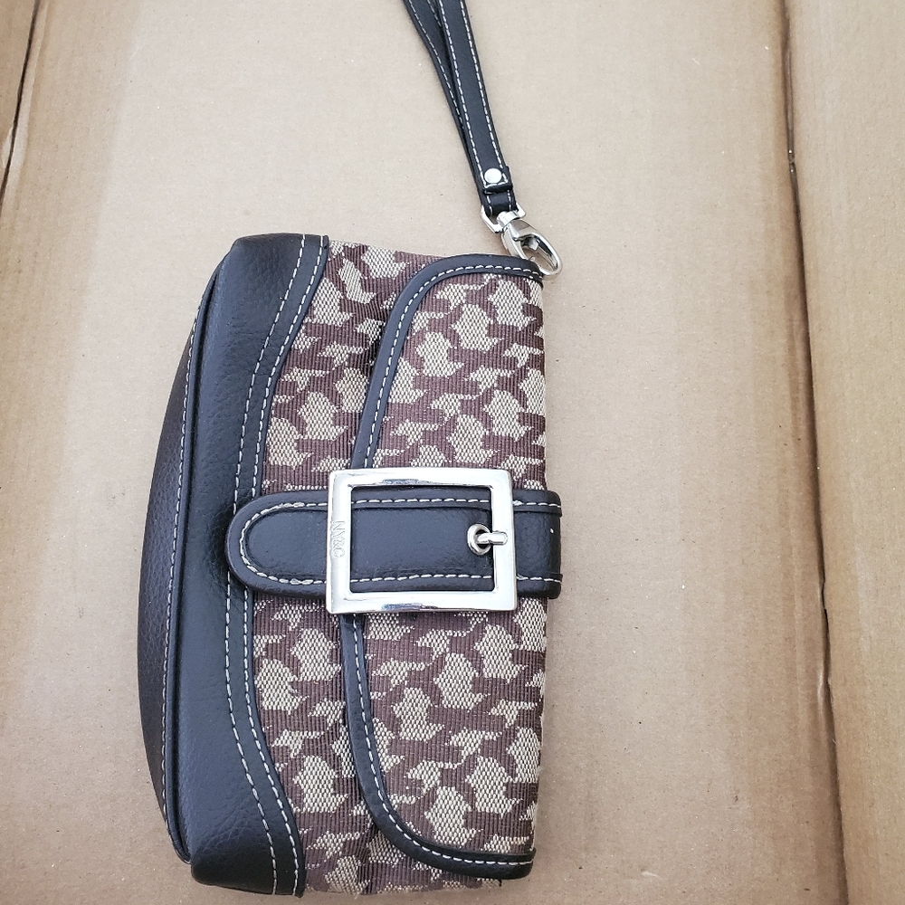 New York Wristlet